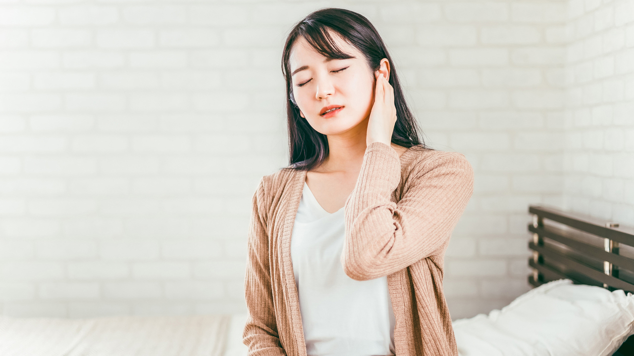 いびきの影響で睡眠の質が下がって悩む女性