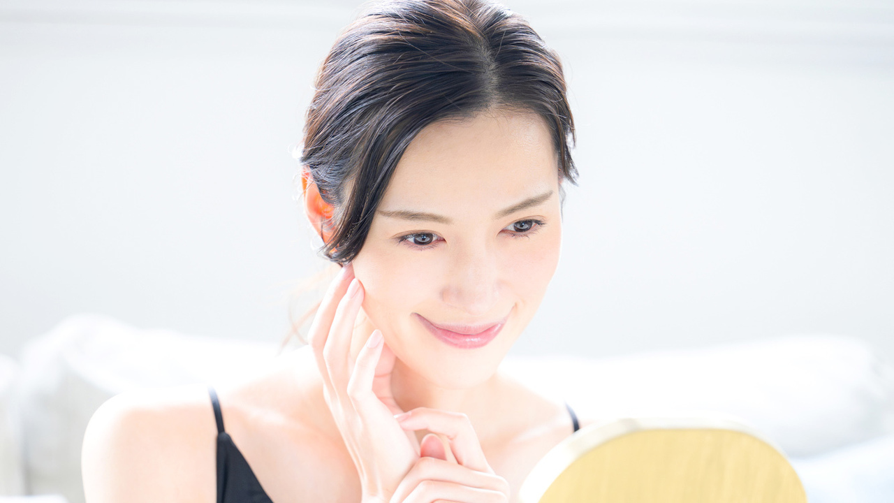 歯並びを整えてフェイスラインが美しくなった女性のイメージ
