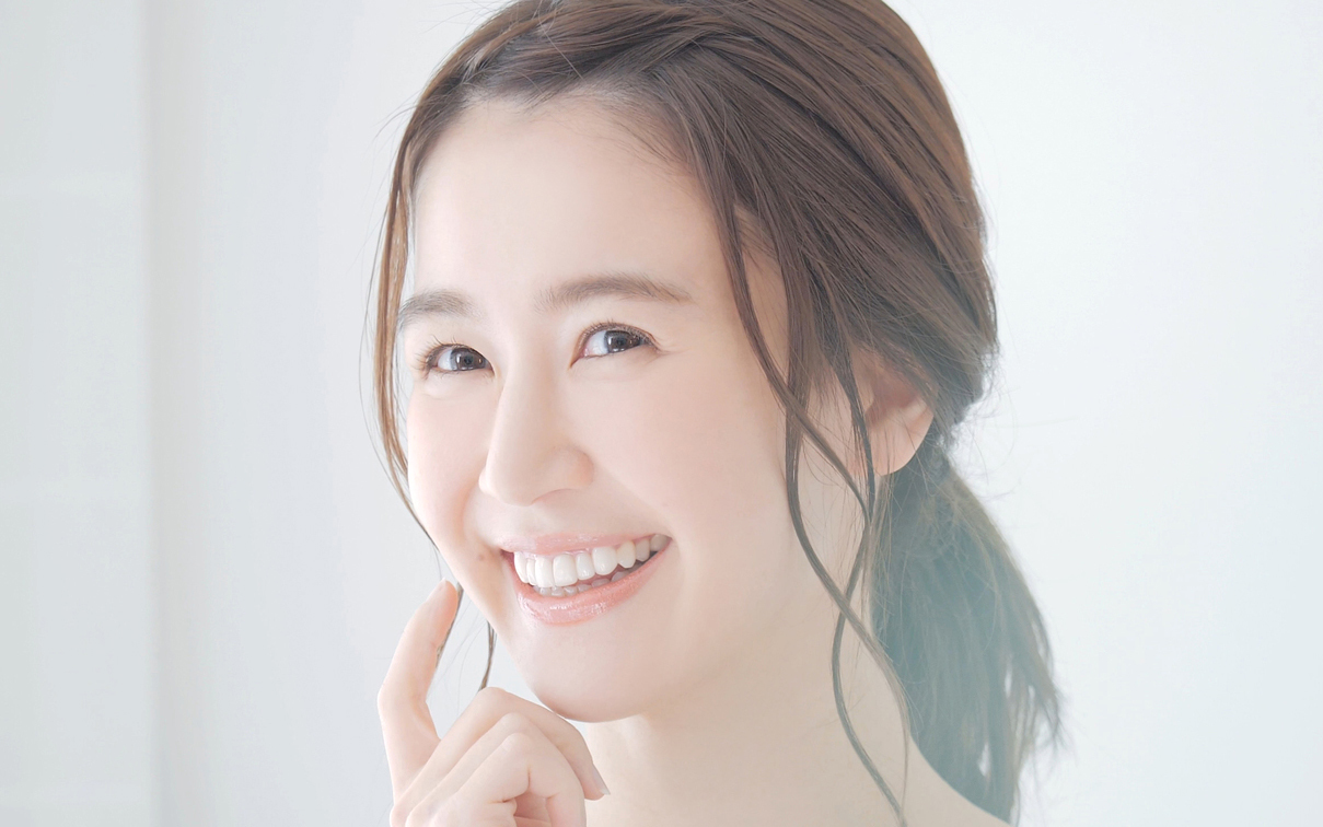 矯正の効果を実感している女性