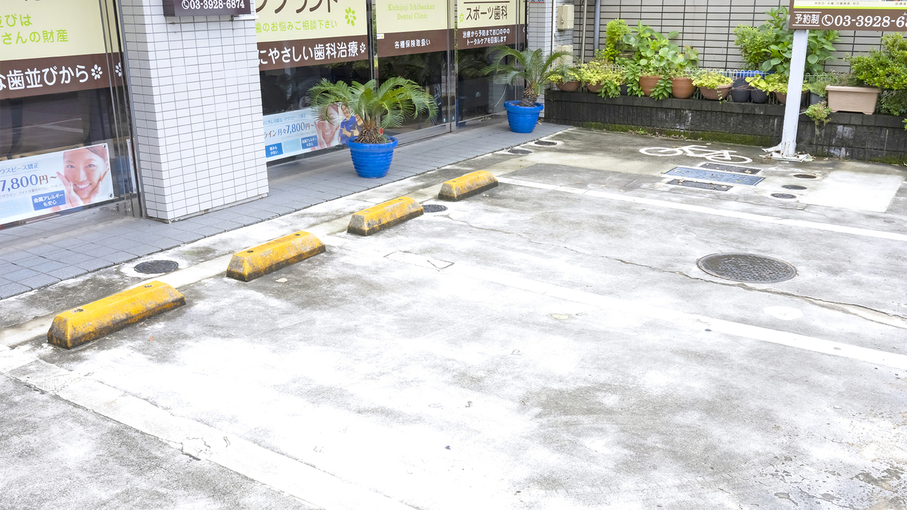 医院敷地内の無料駐車場