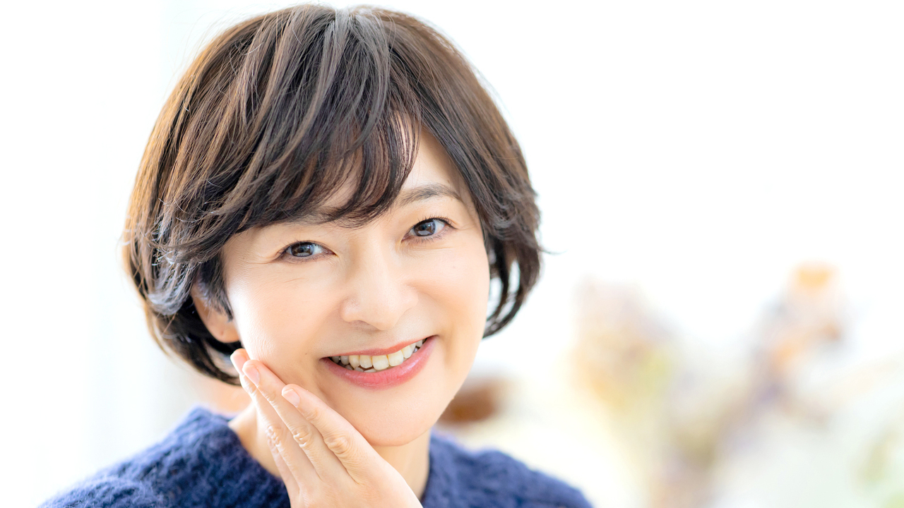 50代くらいの女性が微笑んでいる様子