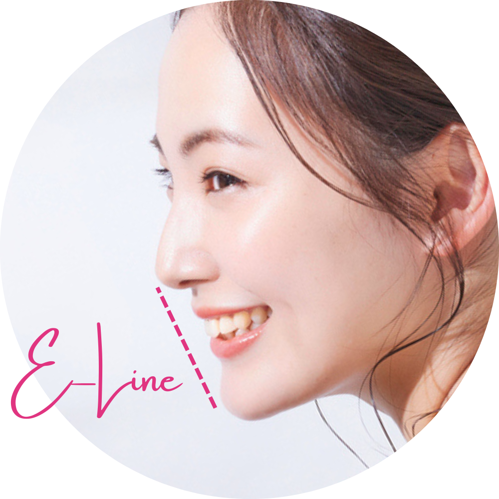 きれいなEラインと美しい口元の女性