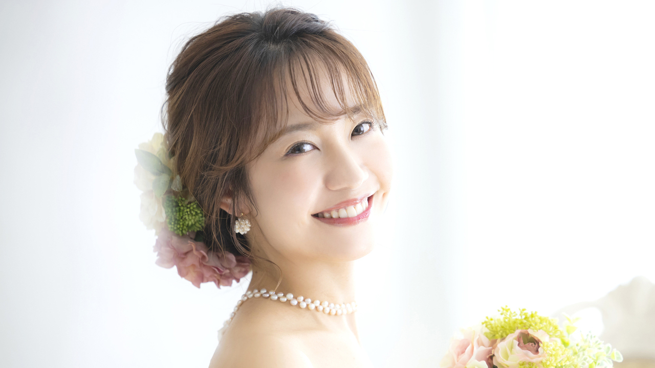 前歯の歯並びが美しく整った女性の笑顔